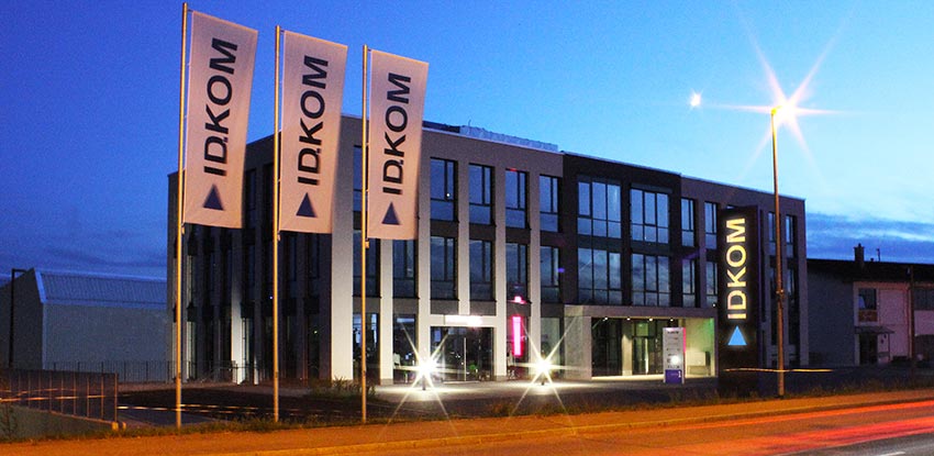 IDKOM bei Nacht